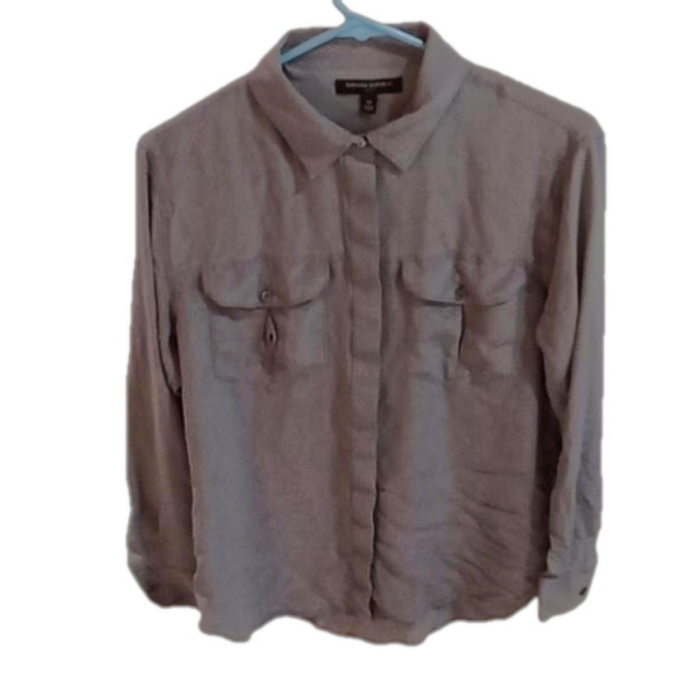 (172)   Banana republic timeless top / blouse
